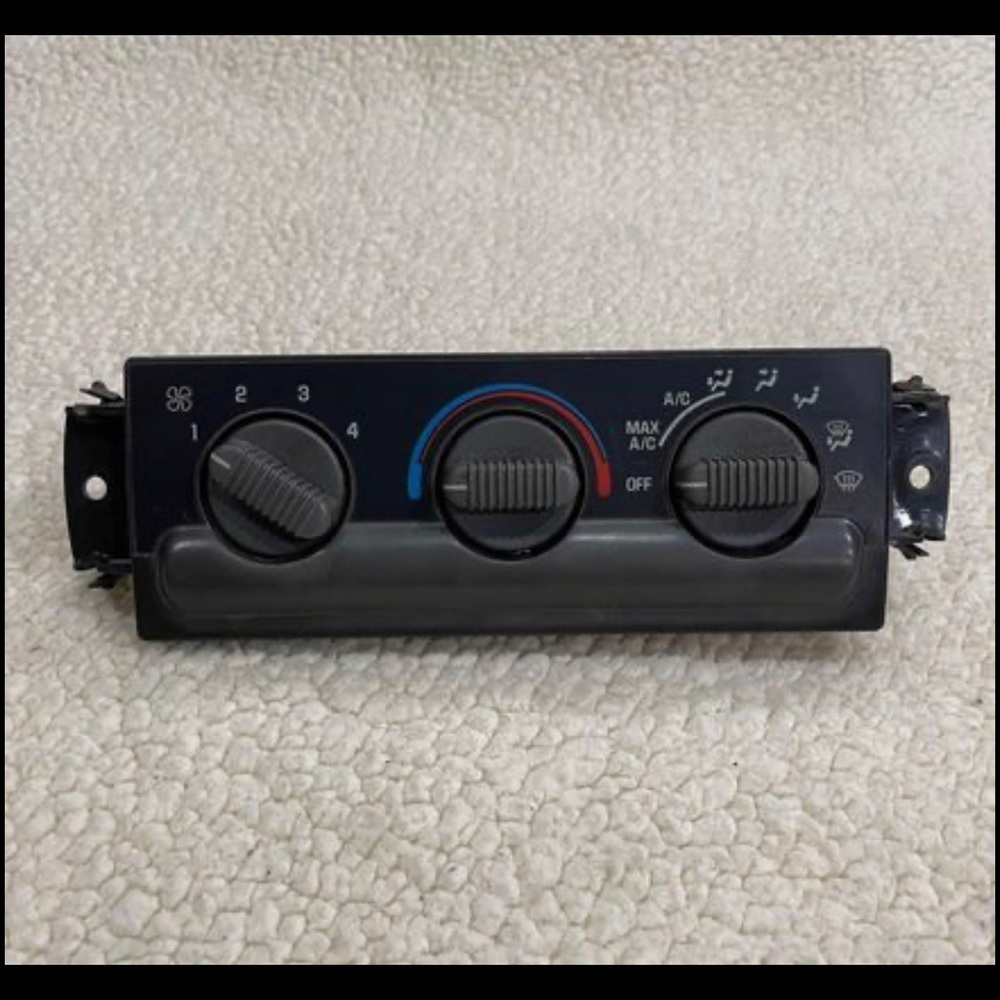 Chevrolet Blazer GMC Jimmy Oldsmobile Bravada Climate Control A/C Heater Switch - Picture 3 of 9